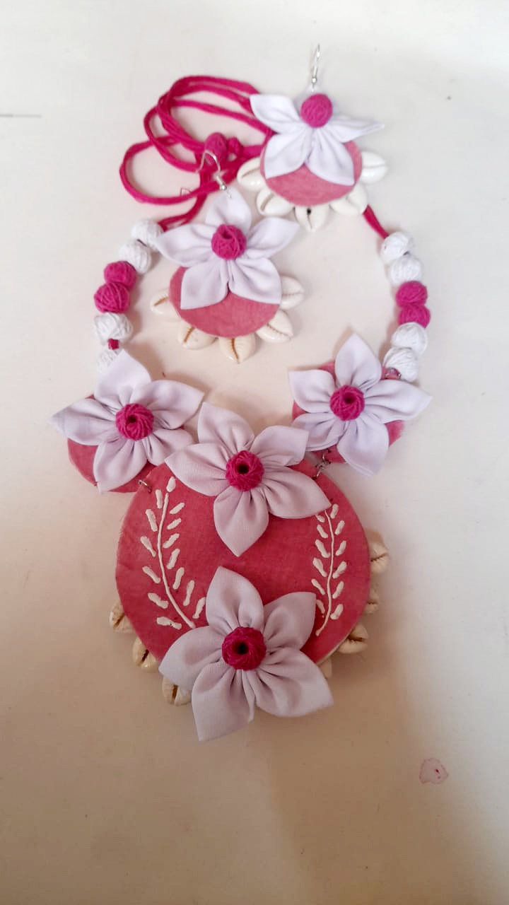 White Fabric Flower Necklace Set