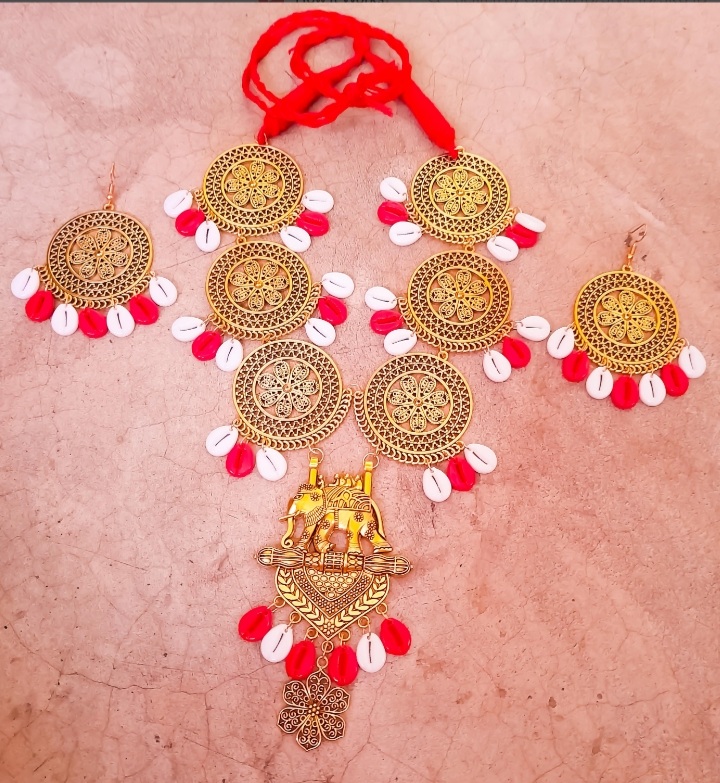 Golden Bahuli Necklace Set