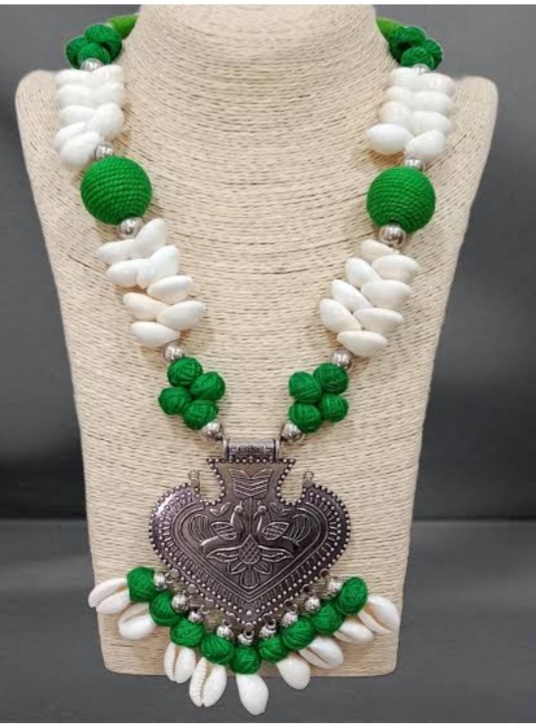 Abstract Green Paan Necklace Set